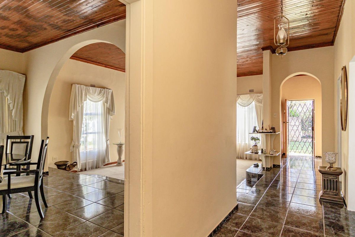 Immaculate Family Oasis with Pool and Lapa - Photo 5