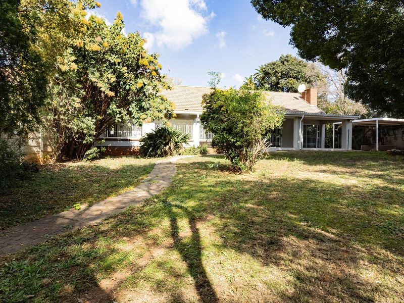 Charming 3 Bedroom Family Home with Study in Sought-After Northcliff - Photo 3