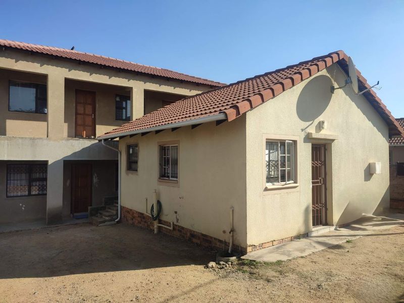 8 Bedroom House for Sale in Cosmo City - Photo 2