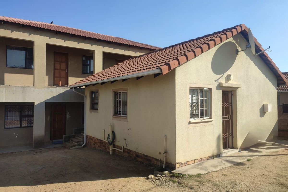 8 Bedroom House for Sale in Cosmo City - Photo 2