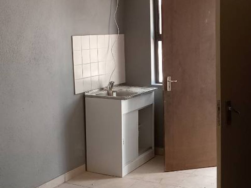 Charming Bachelor Apartments - Photo 4