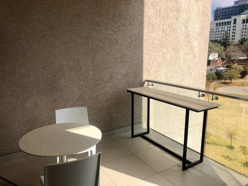 2 Bed Furnished Apartment in Sandown - Photo 8