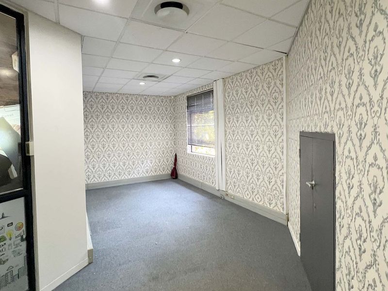 SPACIOUS OFFICES AT A GREAT ADDRESS - Photo 10