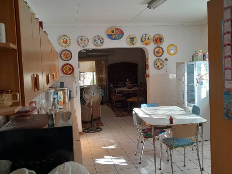 FOR SALE- SPACIOUS 3 BEDROOM HOUSE IN OUTJO, NAMIBIA - Photo 3