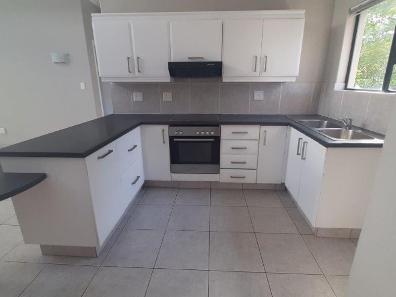 Sole Mandate !!! Beautiful Apartment For Sale in Palm Lakes Estate - Photo 2