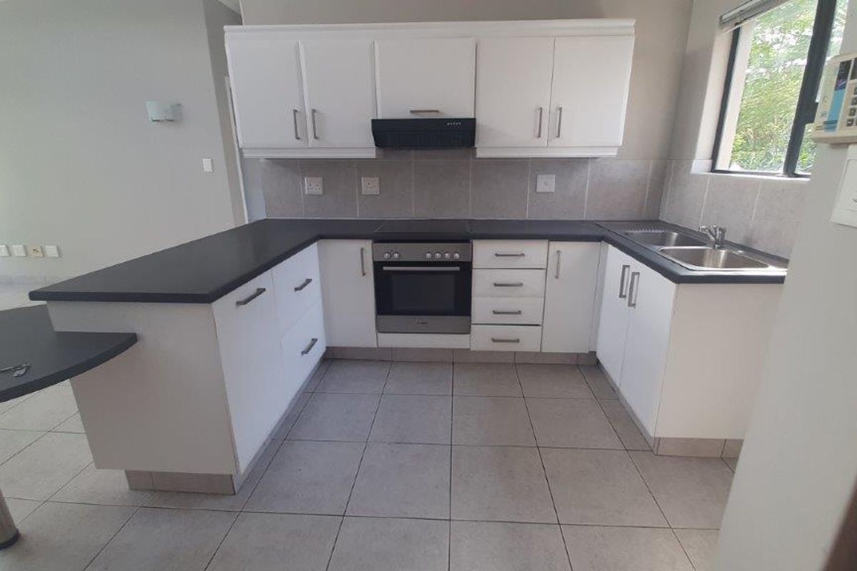 Sole Mandate !!! Beautiful Apartment For Sale in Palm Lakes Estate - Photo 2