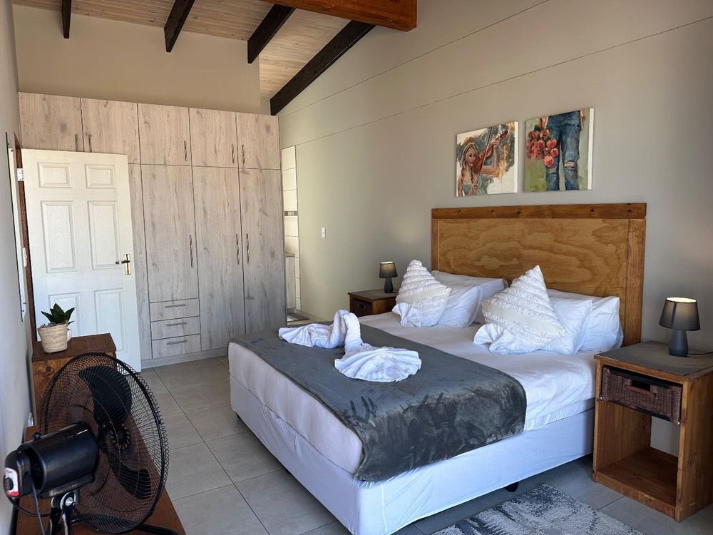 Main Flat, 2 ensuite bedrooms, open plan kitchen with lounge and inside barbecue and balcony.