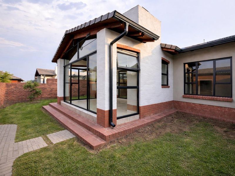 Unique iQ Marula 3-Bedroom Single-Level Townhouse with stacking doors by the patio and Double Garage - Photo 2