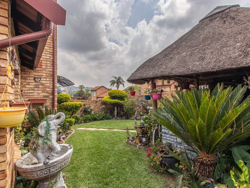 Charming Duplex with Modern Comforts in Pristine Condition - Photo 4