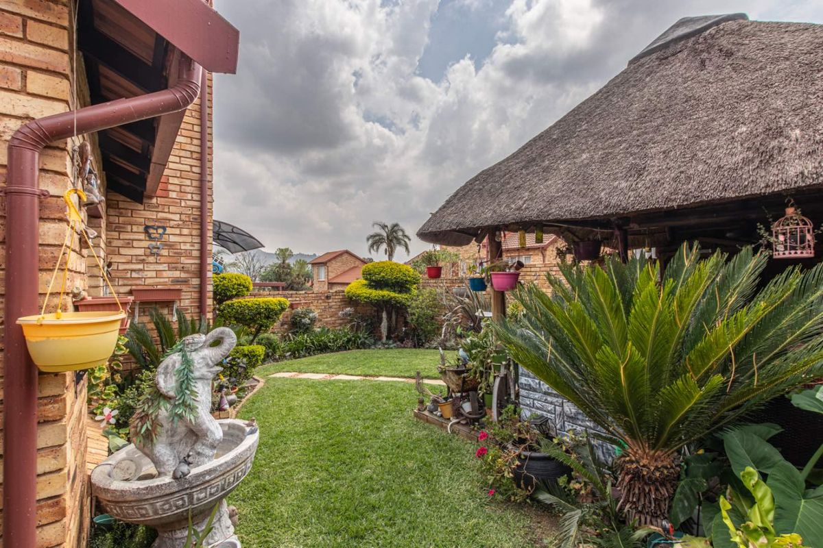 Charming Duplex with Modern Comforts in Pristine Condition - Photo 4