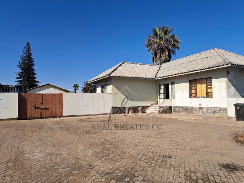 3 bedr Property located in the CBD close to Shops for sale in Walvis Bay - Photo 1