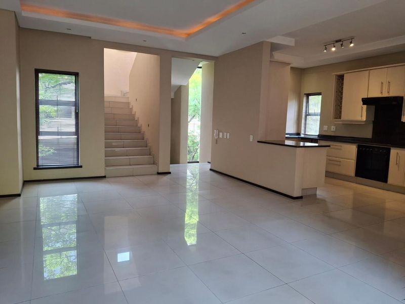 A BEAUTIFUL TWO BEDROOM TOWNHOUSE - Photo 9