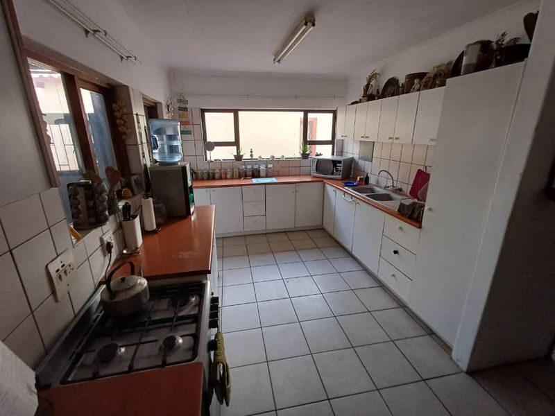 RENOVATORS DREAM! - Photo 2