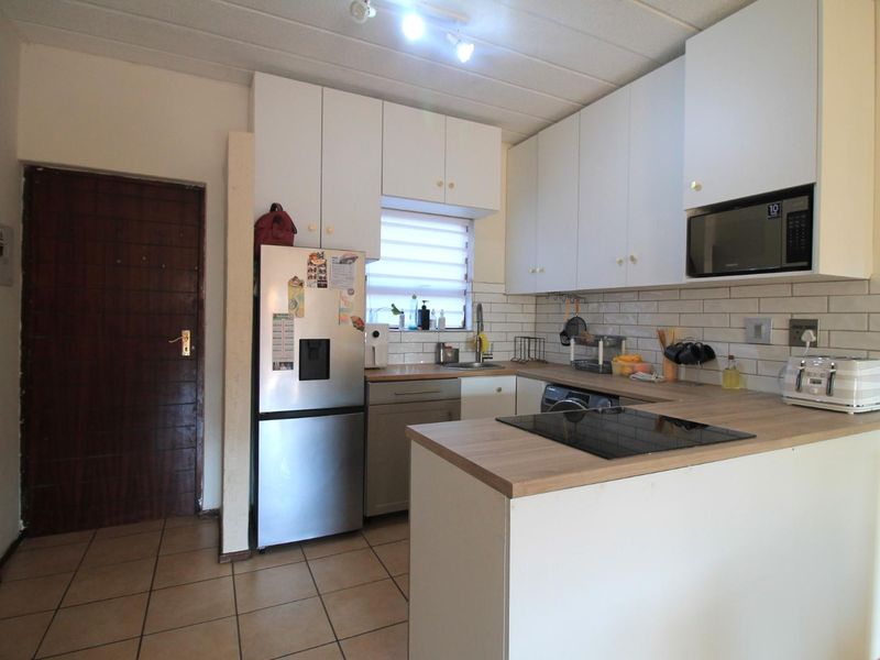 Gorgeous and sunny, garden apartment - Photo 4