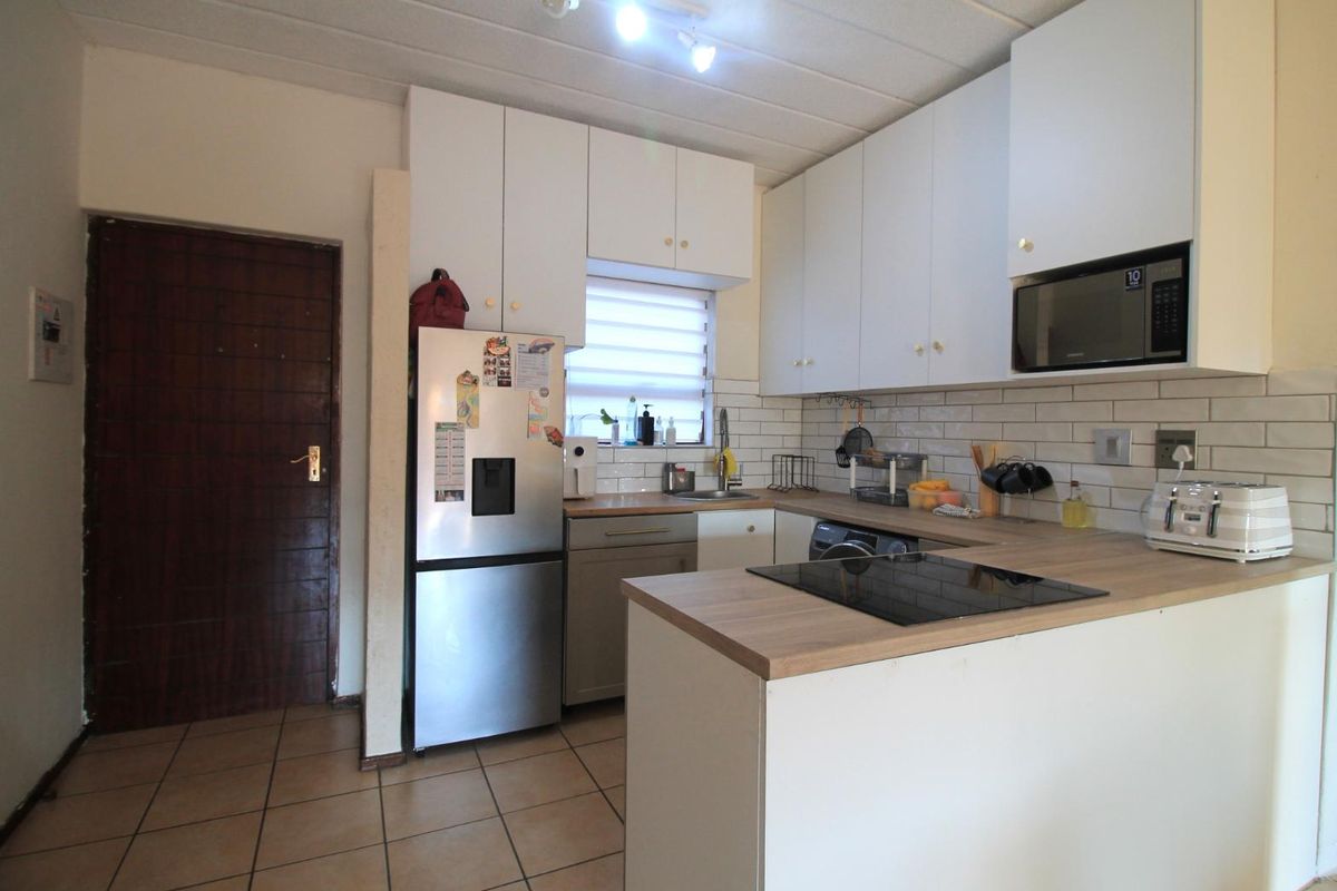 Gorgeous and sunny, garden apartment - Photo 4