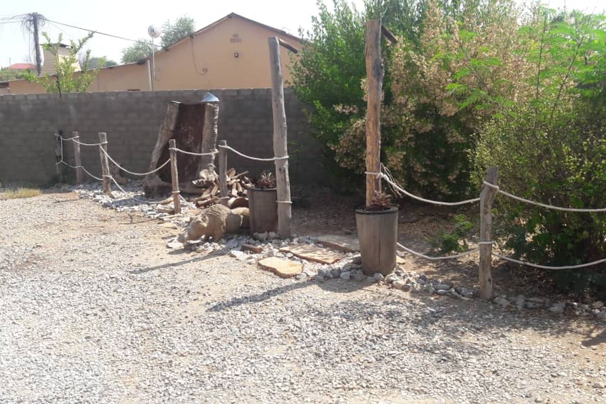 FOR SALE- 3 BEDROOM HOUSE WITH FLAT IN OUTJO, NAMIBIA - Photo 5