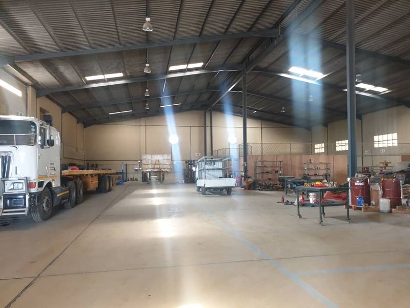 LIGHT INDUSTRIAL PROPERTY FOR SALE POR - Photo 3