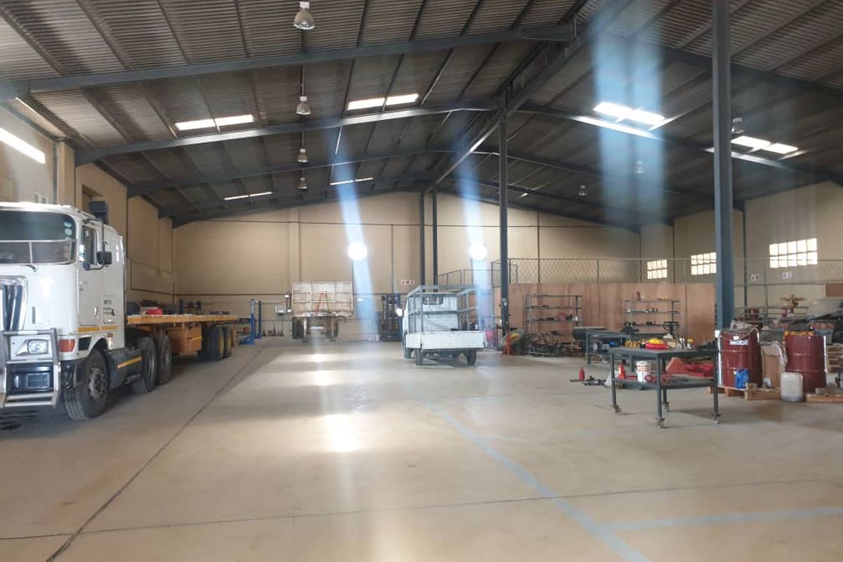 LIGHT INDUSTRIAL PROPERTY FOR SALE POR - Photo 3