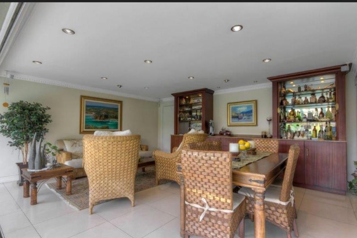 Double storey 5 bedroom cluster home in an ultra secure complex - Photo 3