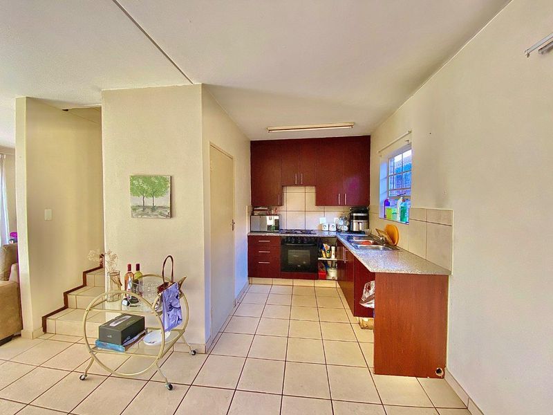 Charming Family Home in Secure Community - Photo 2