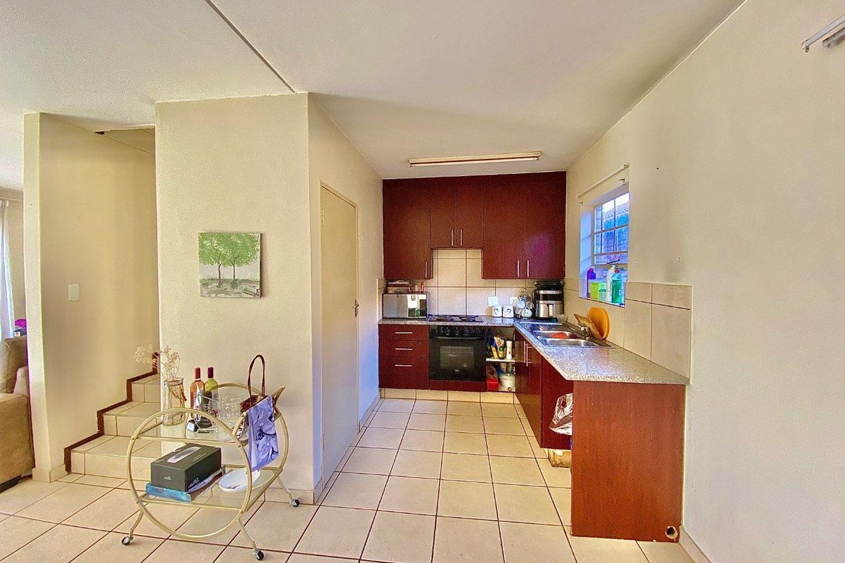 Charming Family Home in Secure Community - Photo 2