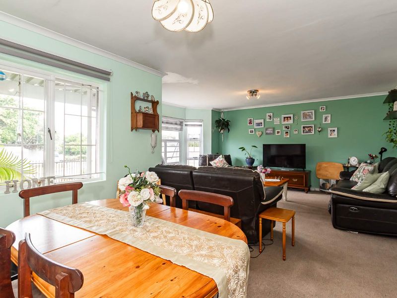 Beautiful 3-Bedroom Home in a Peaceful Neighbourhood - Photo 6