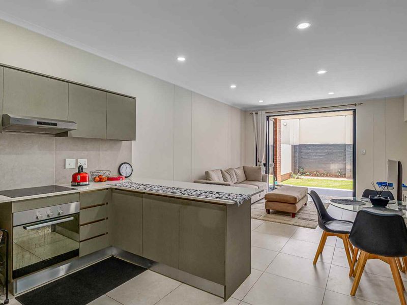 Modern Pet-Friendly Garden Apartment in Prime Greenstone Location - Photo 10