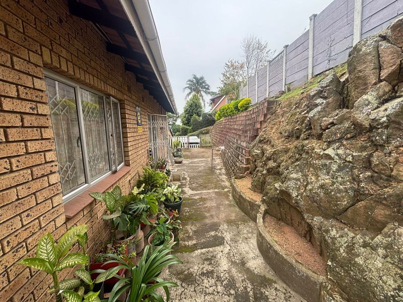 Priced to Sell in Queensburgh! Secure 2-Bed Townhouse with Garage - Photo 4