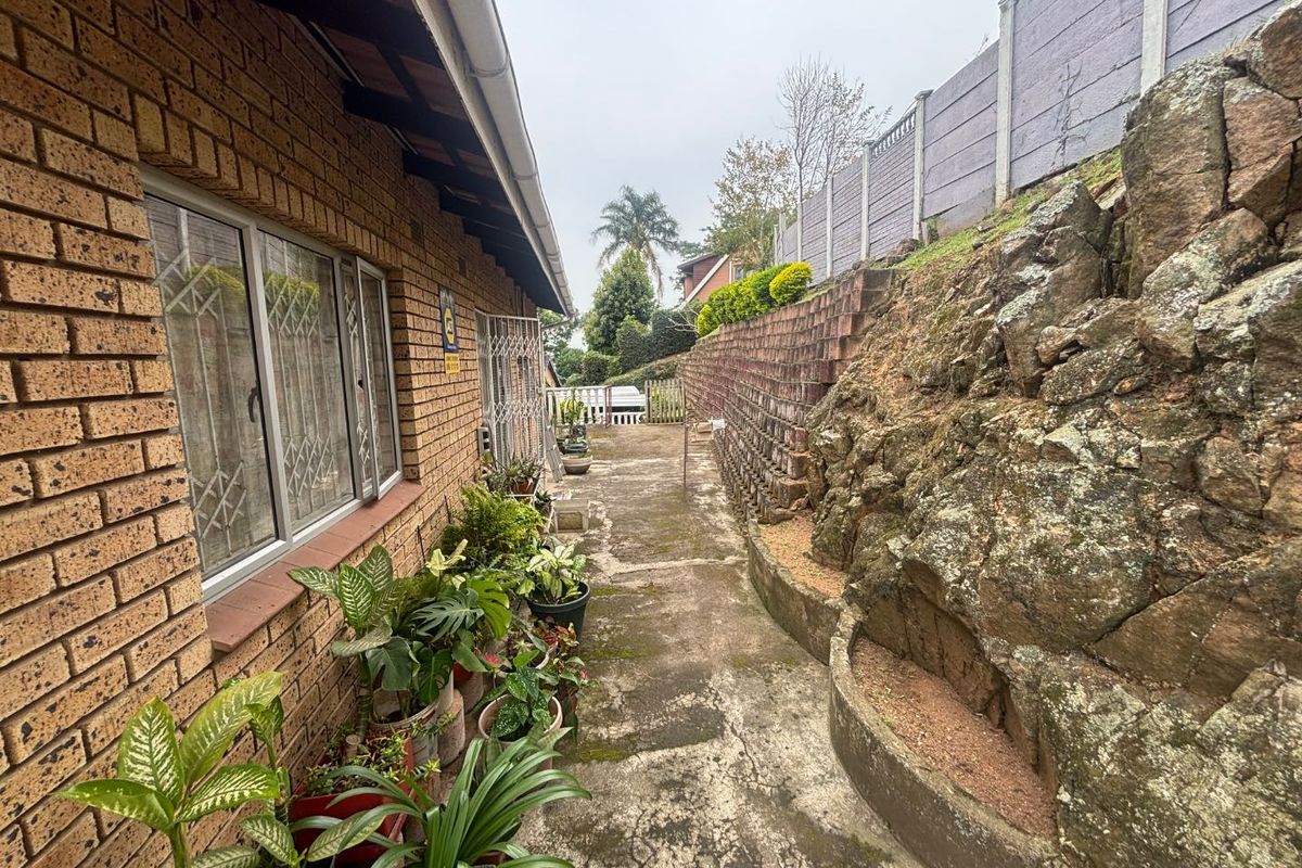 Priced to Sell in Queensburgh! Secure 2-Bed Townhouse with Garage - Photo 4