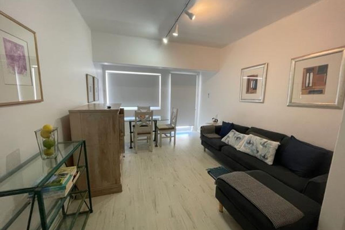 Comfortably furnished 2 Bed apartment with parking, small balcony - Photo 2