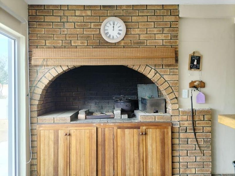**A Spacious Family Home Perfect for Entertaining** - Photo 7