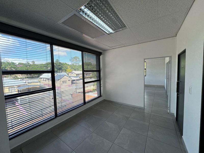 Prime office space to let - Photo 6
