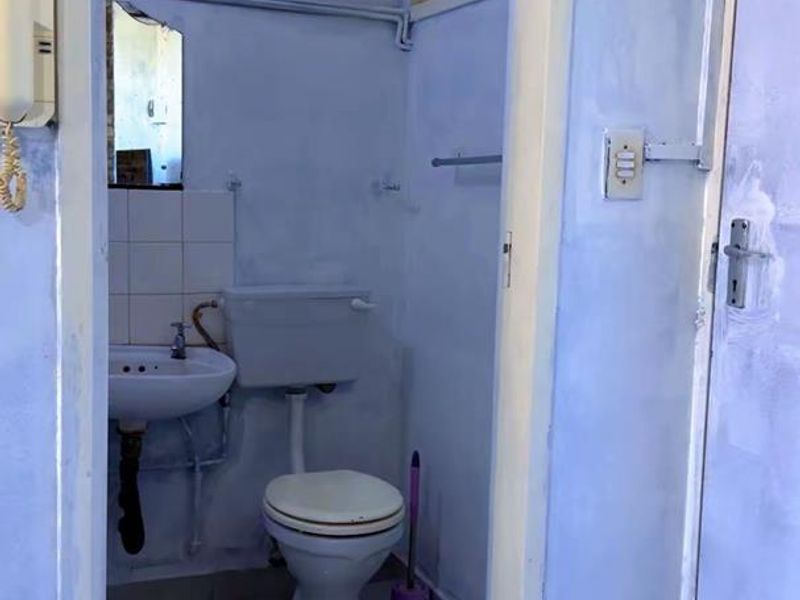 Comfortable Bachelor Flat with Fitted Kitchen – Prime Arcadia Location! - Photo 3