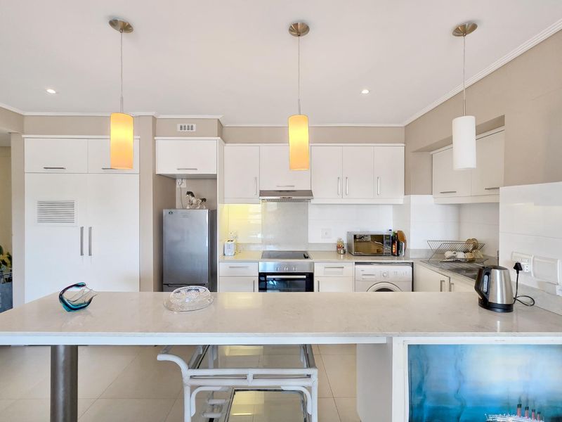 Beautiful Two Bed Apartment with Panoramic Mountain views - Photo 9