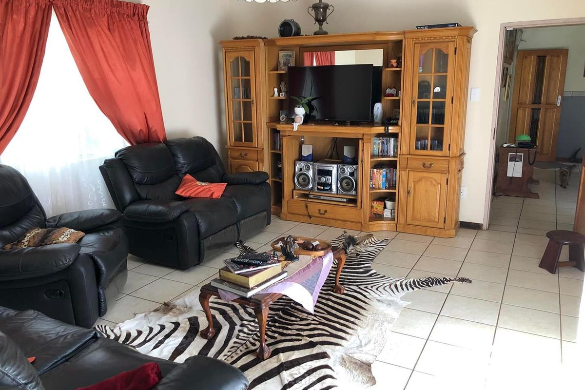 3 BEDROOM FAMILY HOUSE FOR SALE - TSUMEB - Photo 3