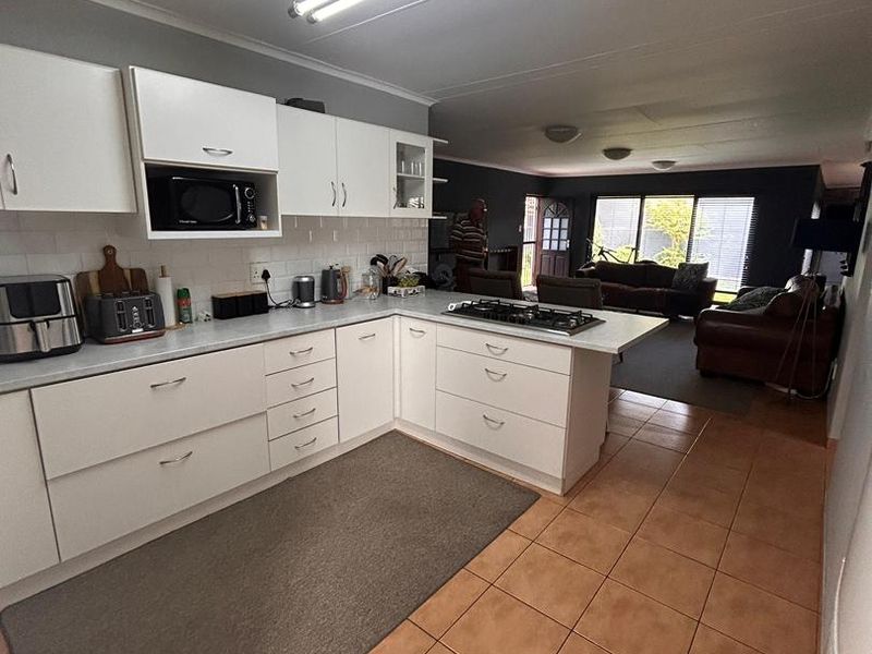 Modern Fairways Home for Sale – Walvis Bay - Photo 6