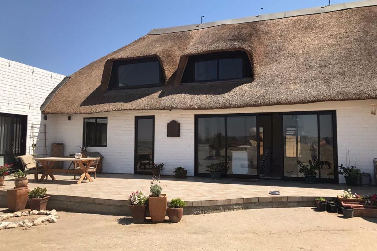 REDUCED!!! Lovely light & spacious thatch house on 10 ha plot with amazing views - Photo 2