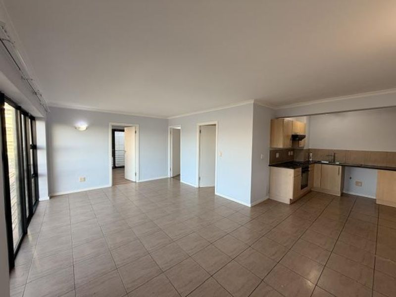 2 Beds, 2 bathrooms UNFURNISHED apartment with 2 parking bays, juliette balcony - Photo 4
