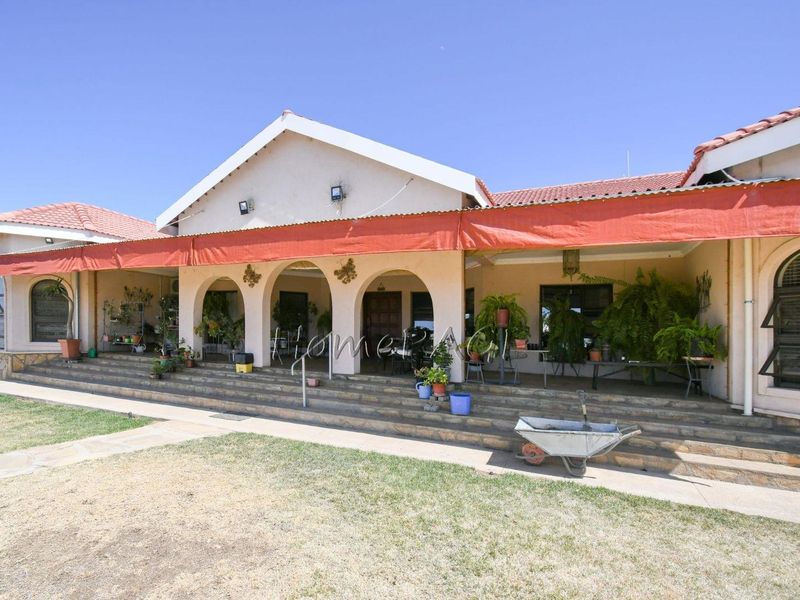 Omaruru Wildlife Estate, Omaruru:  Lifestyle Smallholding WITH ELABORATE Home is for Sale - Photo 4