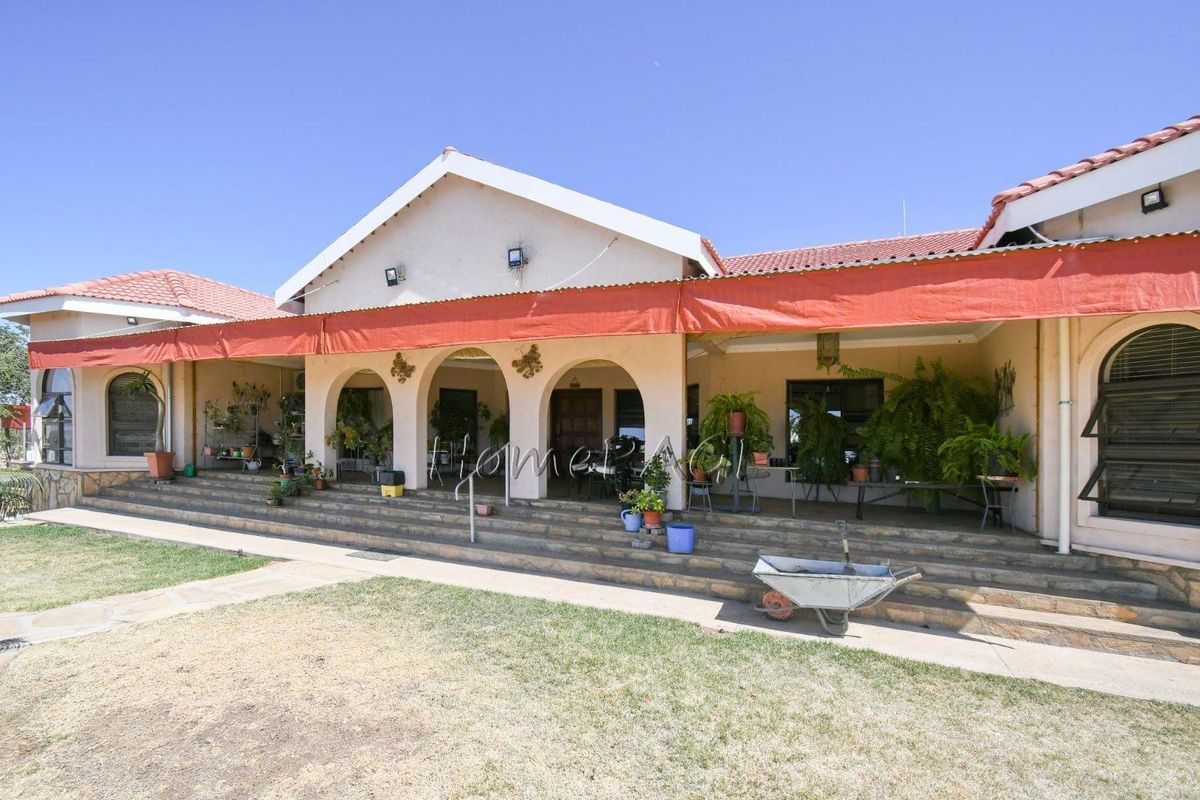 Omaruru Wildlife Estate, Omaruru:  Lifestyle Smallholding WITH ELABORATE Home is for Sale - Photo 4