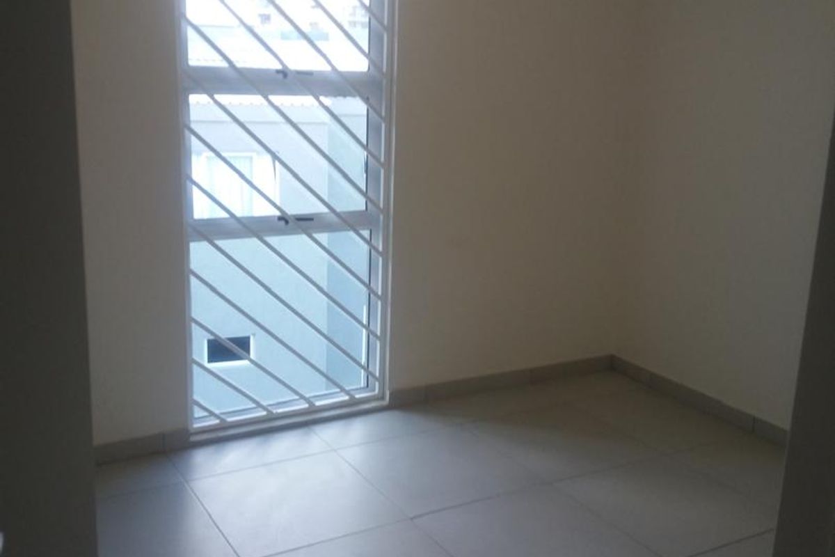 2 Bedroom Apartment for sale in Rocky Crest - Photo 5