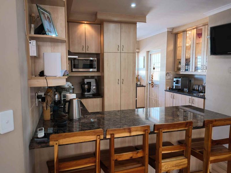 Spacious and Modern Home in a Top Security Estate - Photo 5