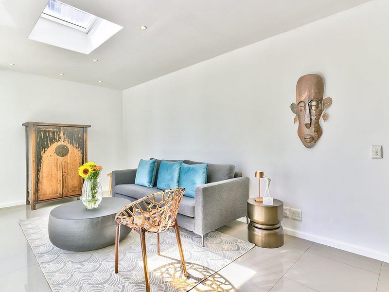 LUXURIOUS ONE BEDROOM APARTMENT - BEACH ROAD - Photo 8