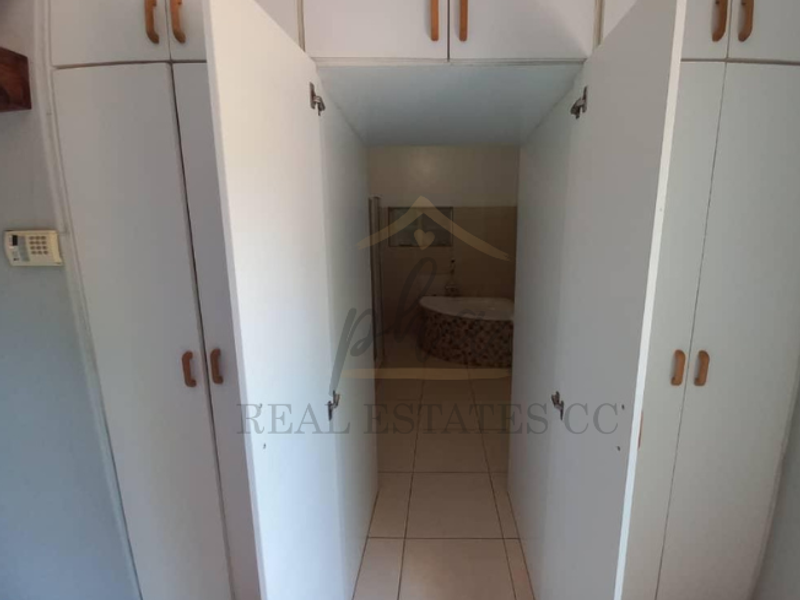 Spacious family home with flat in Tsumeb for sale below valuation - Photo 6