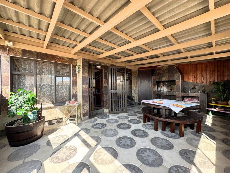 Spacious Family Home with Income Potential in Meersig - Photo 2