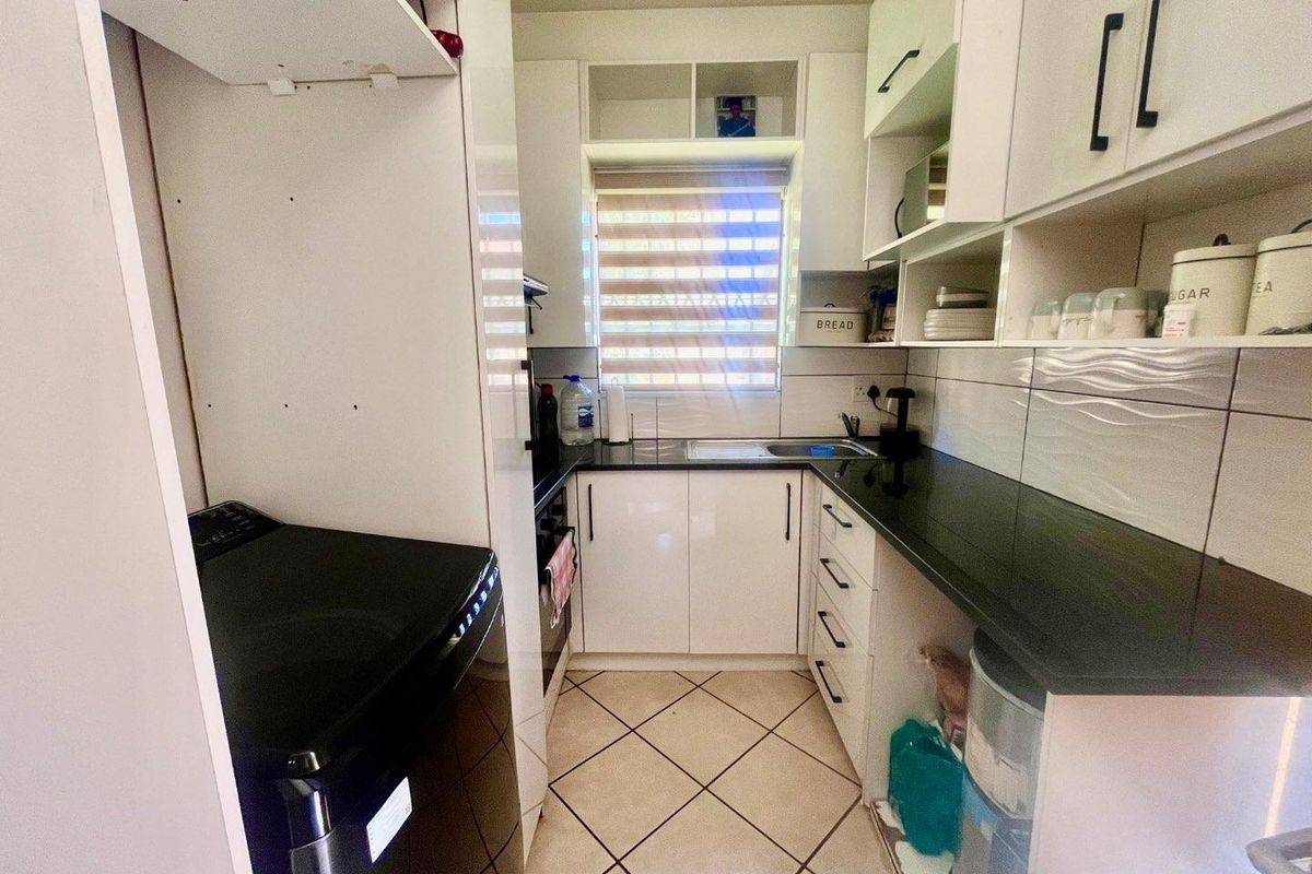 Dawn Park Town house - Photo 3