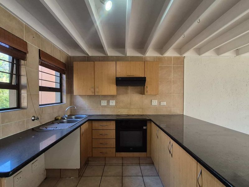 Spacious Loft Apartment for Sale in Trendy Fourways - Photo 5