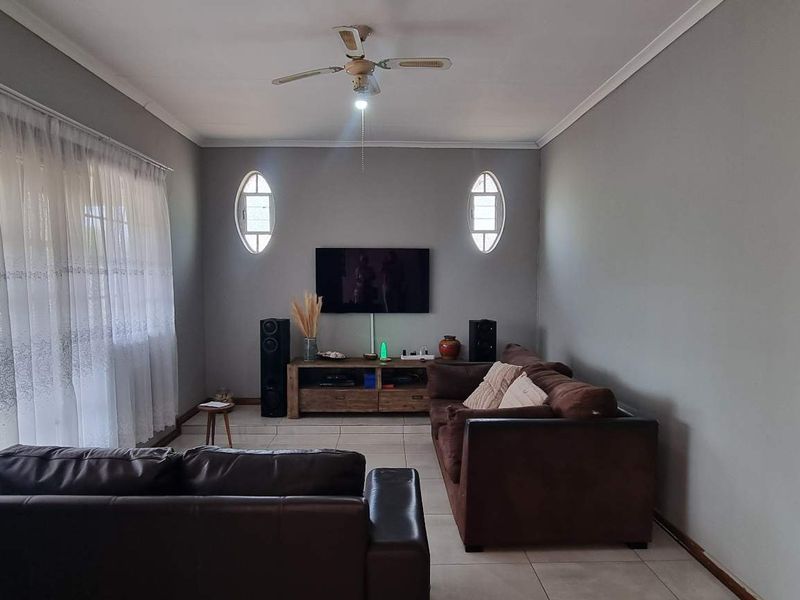 CHARMING RENOVATED HOME - Photo 6