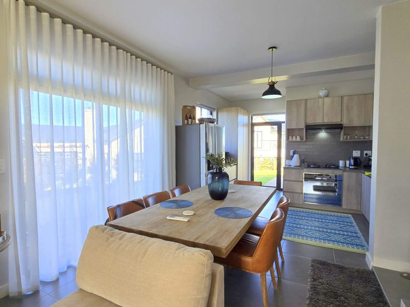 Cozy family home offering stunning sea views from the upstairs bedrooms, - Photo 10