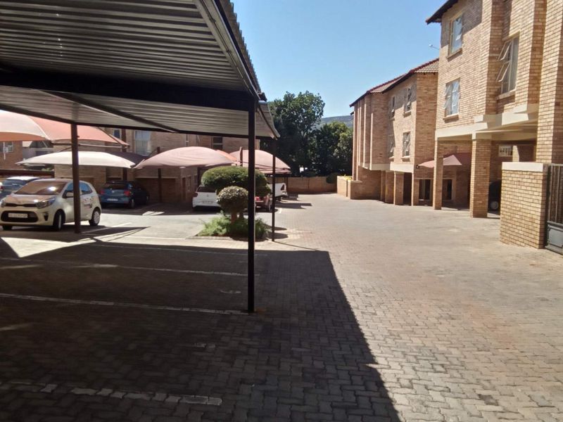 INVESTORS DREAM OR BEGINNERS R895 000 - Photo 3